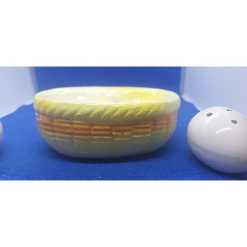 Antique Egg Salt & Pepper Yellow Nest Basket Ceramic Farm Table Decor 1903
